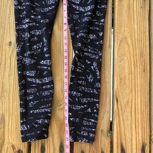 lululemon Wunder Under pants b/w pattern size 6